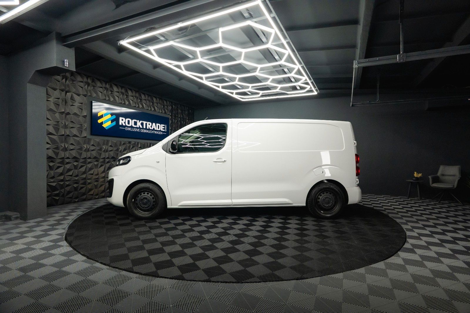 Fahrzeugabbildung Citroën Jumpy Kasten Club M Automatik *Regalsystem*360°*