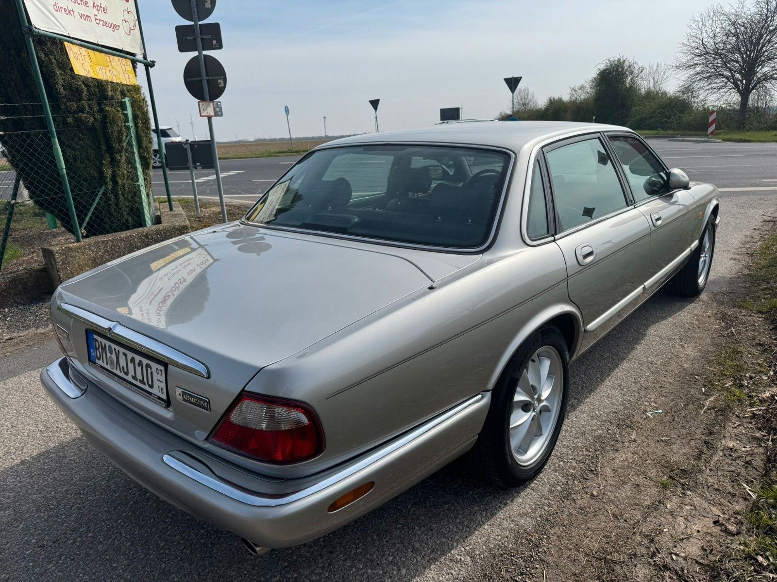 Fahrzeugabbildung Jaguar XJ8 3.2 Executive