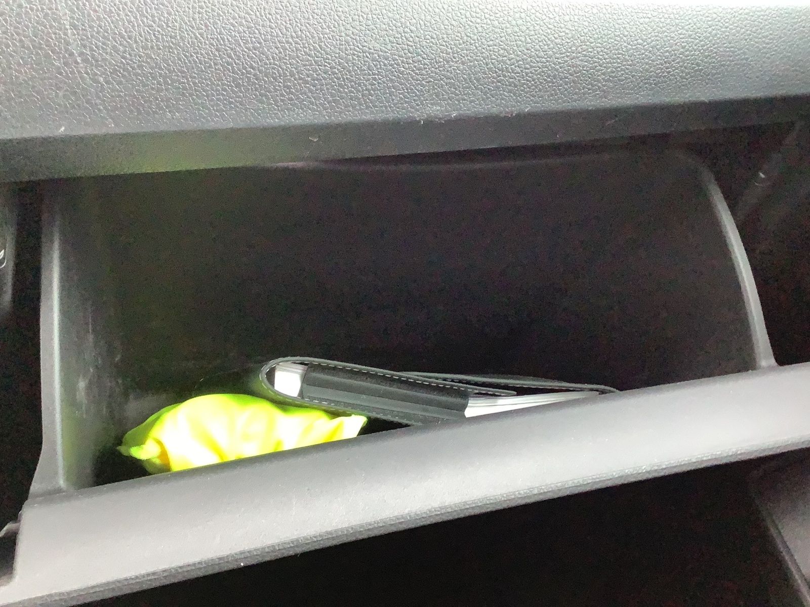 Fahrzeugabbildung Volkswagen Caddy Kombi TDI LED Climatronic GRA PDC
