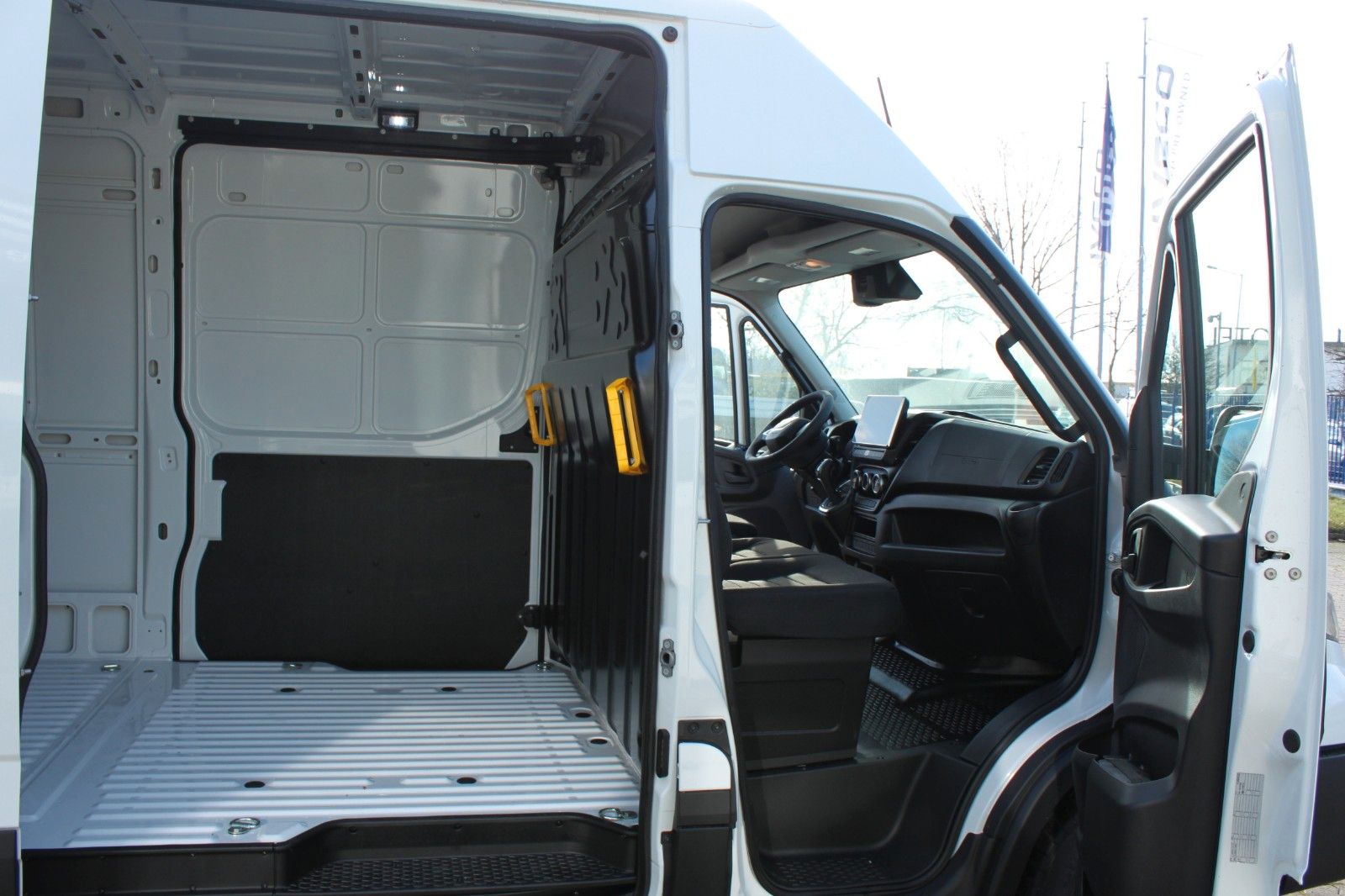 Fahrzeugabbildung Iveco Daily 35S18HA8 V/P 2x Schiebetür