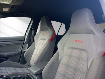 Volkswagen Golf VIII 2.0 TSI DSG GTI LED-PLUS NAVI ACC CAM