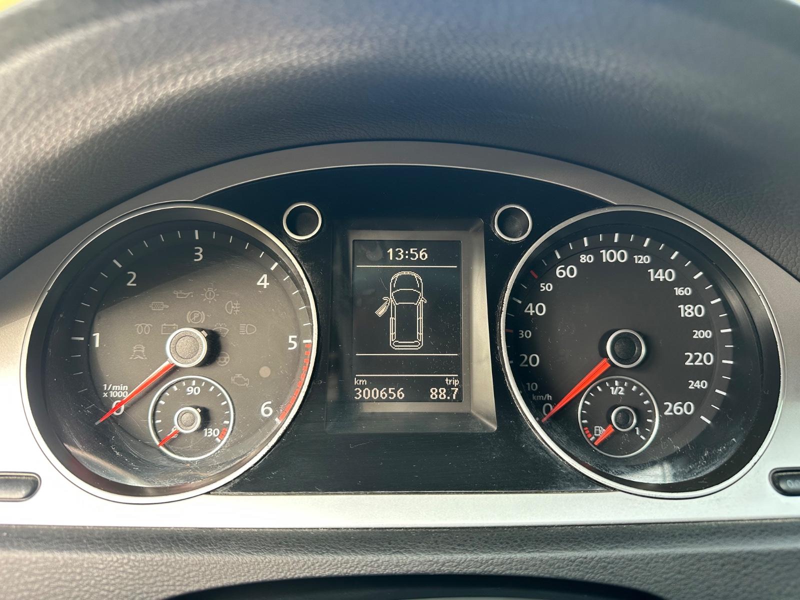 Volkswagen Passat 2010 — photo 8