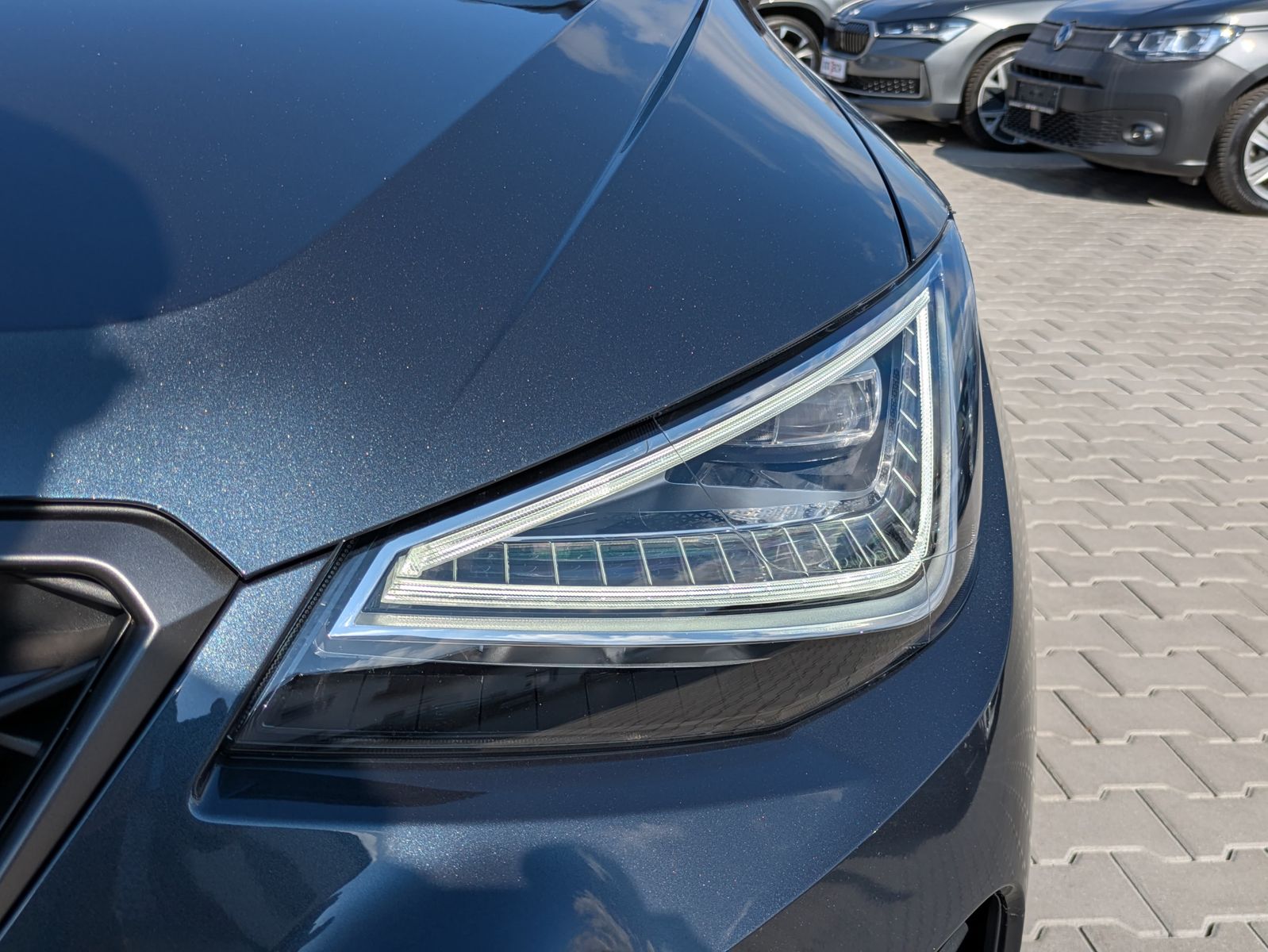 Fahrzeugabbildung SEAT Arona 1.0 TSI FR DSG AHK*ACC*LED*APP*DAB*KAMERA