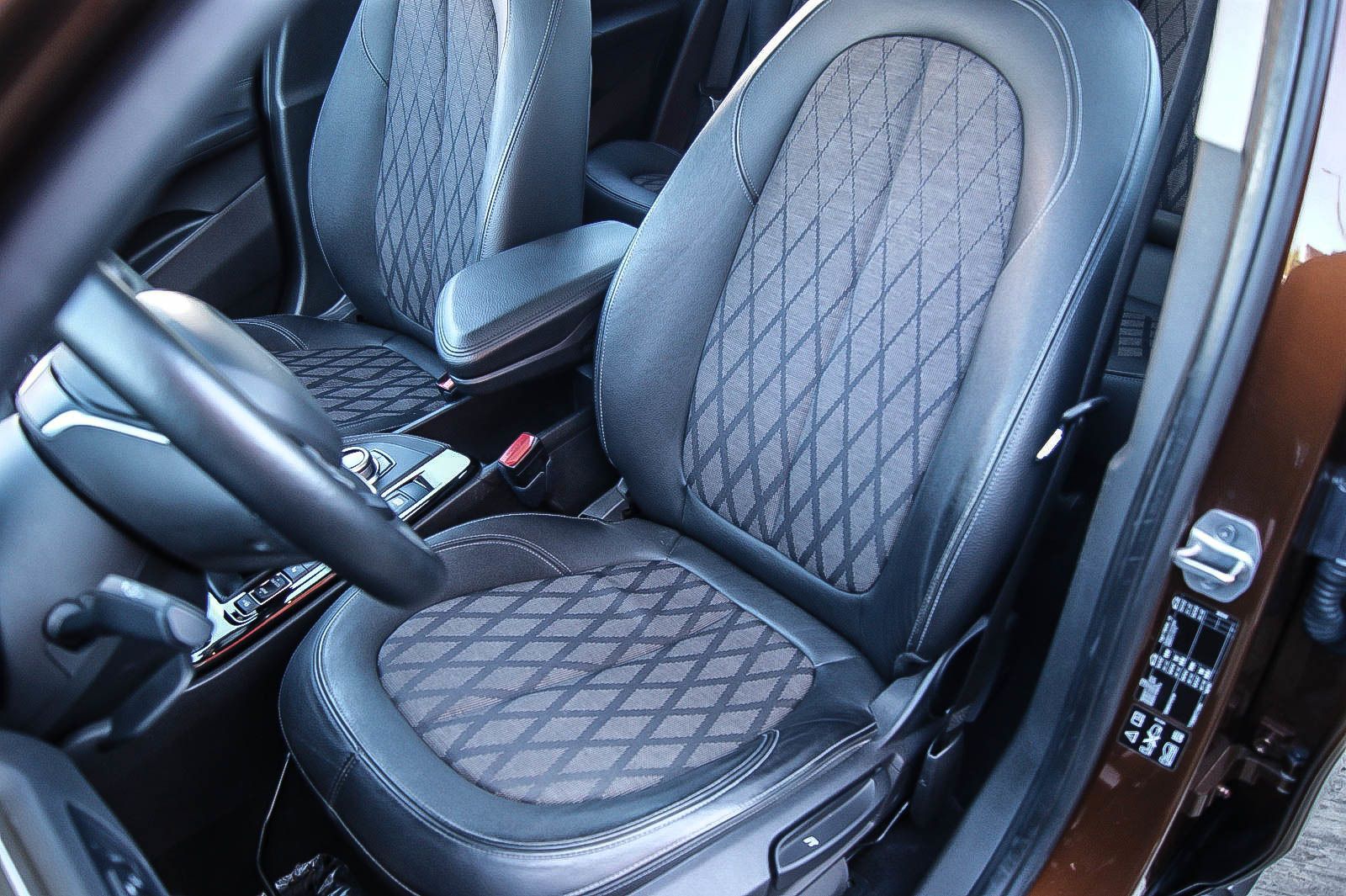 Fahrzeugabbildung BMW X1 xDrive18d xLine Aut. NAVI LED SIZHG TEMPOMAT