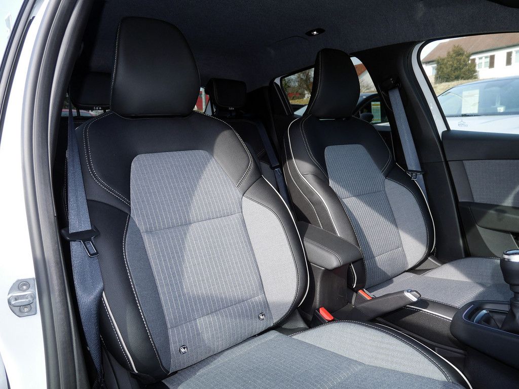 Fahrzeugabbildung Renault Clio Techno TCe 90