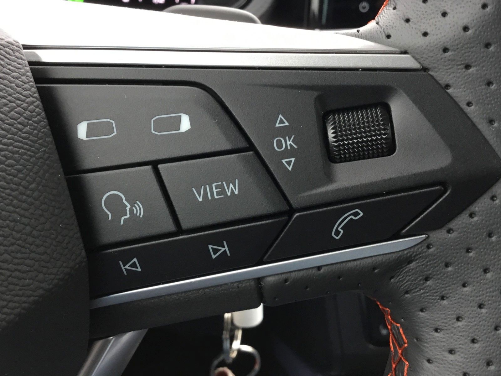 Fahrzeugabbildung SEAT Arona FR 1.5 TSI DSG+AHK+ACC+17"+Navi+Kamera