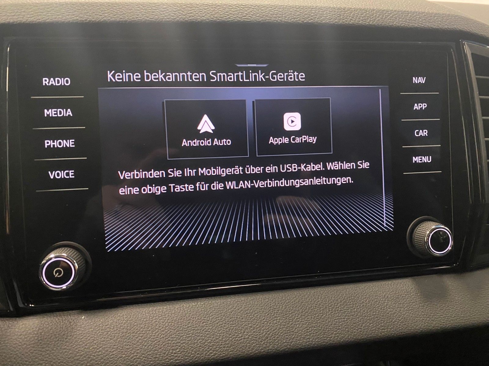 Fahrzeugabbildung SKODA Karoq 1.5 TSI DSG+Garantie 2030 oder 100tKM+NAVI