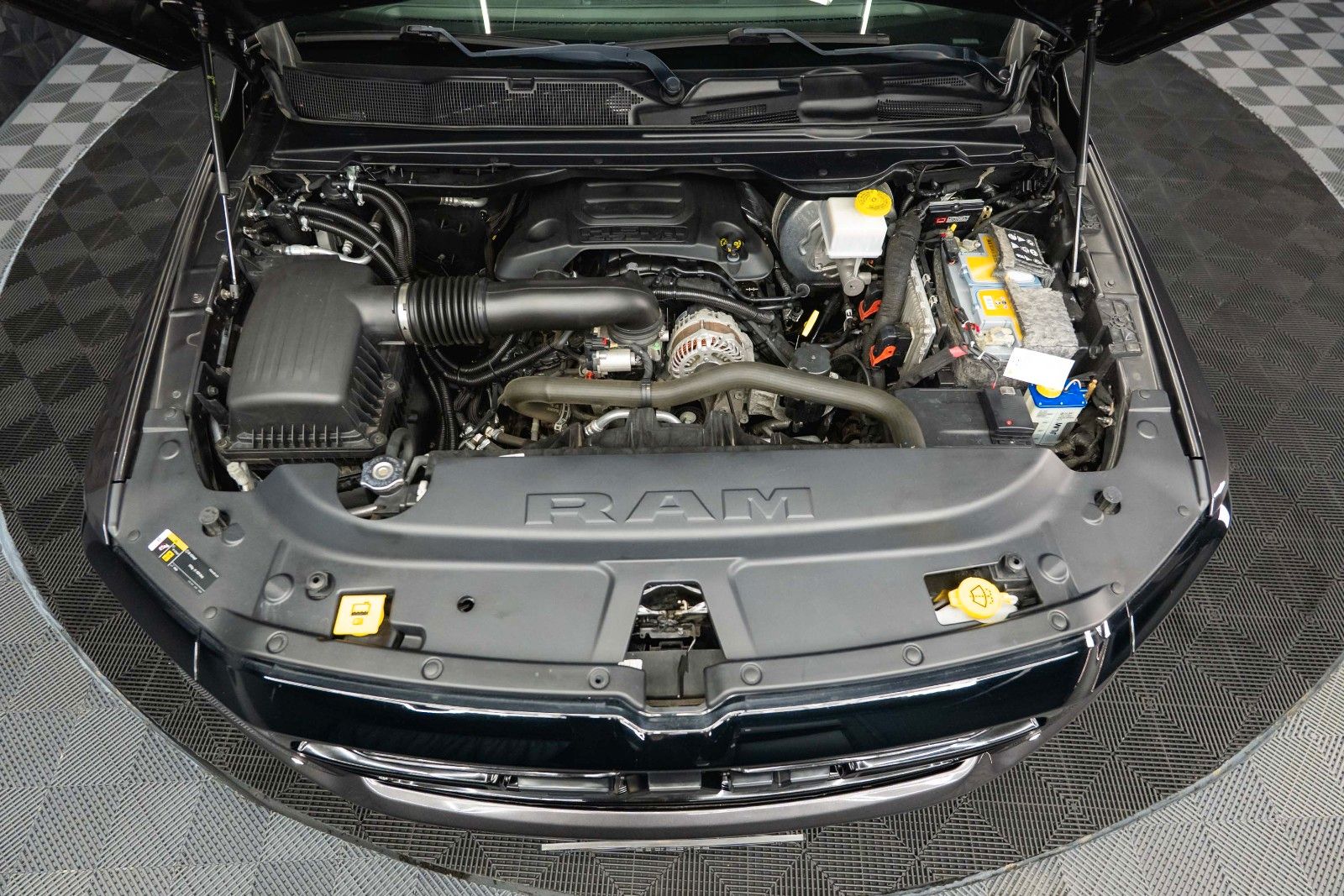 Fahrzeugabbildung Dodge RAM 5.7 V8 HEMI 4x4 LPG BRC Offroad Night-Paket