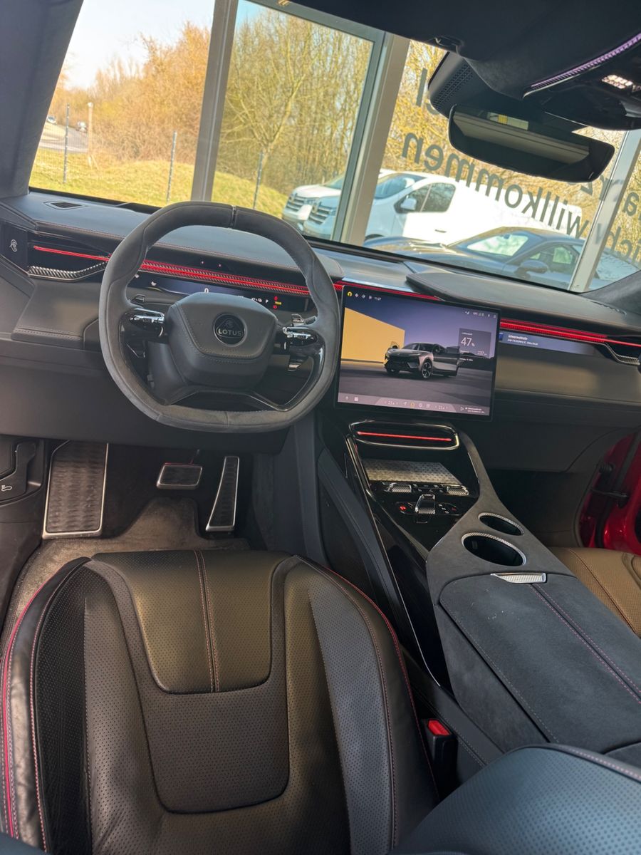 Fahrzeugabbildung Lotus Eletre EDS 450 S 4WD Executive Seat 112 kWh