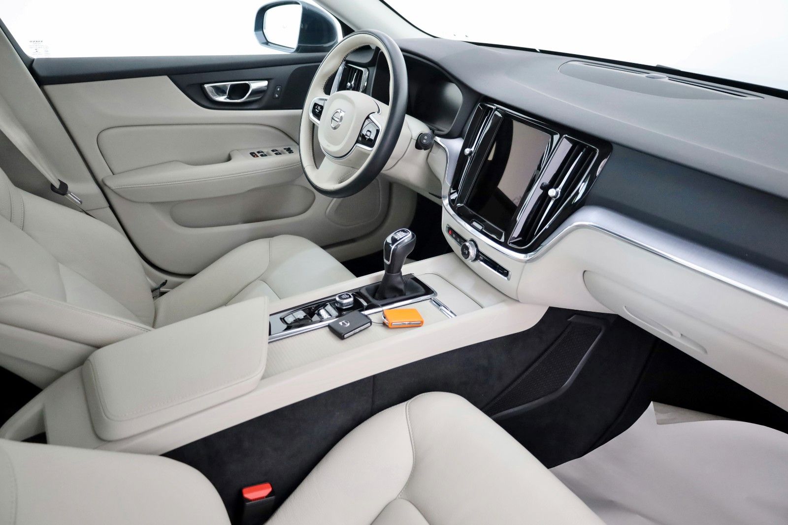Fahrzeugabbildung Volvo V60 Kombi Momentum Pro Leder,Navi,LED,SH,Apple C