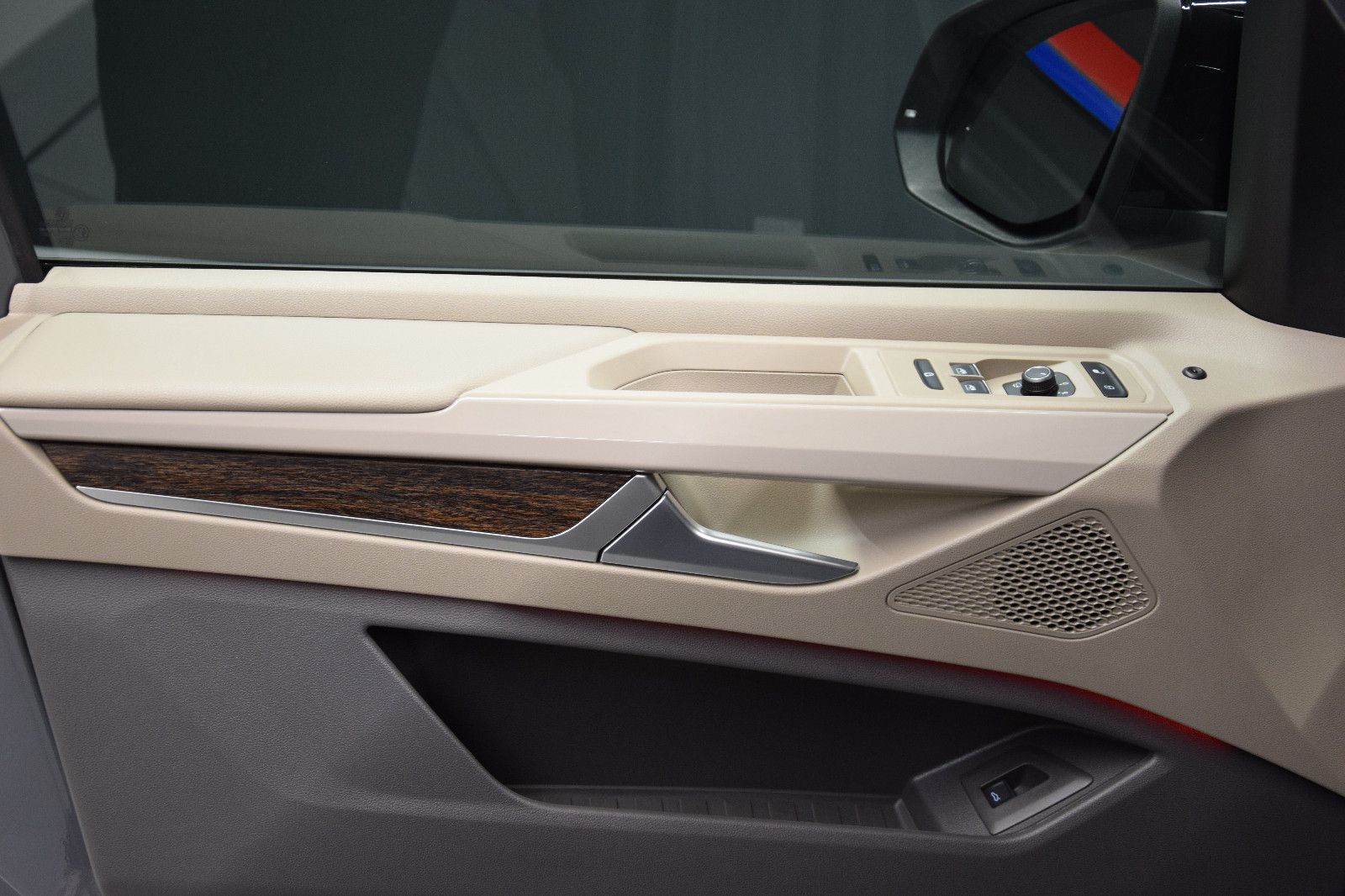 Fahrzeugabbildung Volkswagen T7 Multivan Style 7-Sitze Easy-Open Panorama ACC