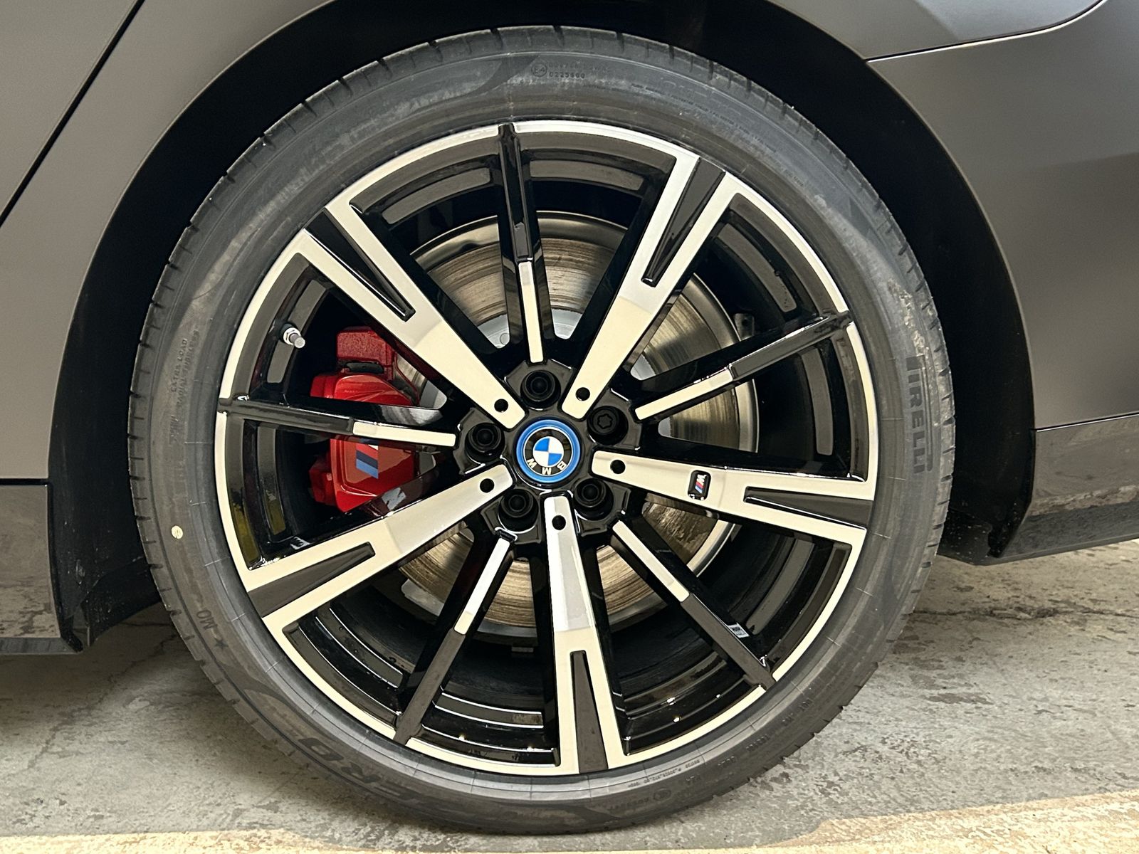 Fahrzeugabbildung BMW i5 M60 xDrive M Sportpaket Pro, Sitzbelüftung, L