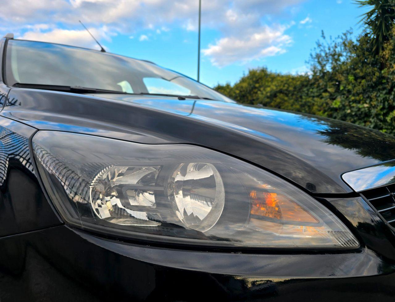 Ford Focus 2010 — photo 8