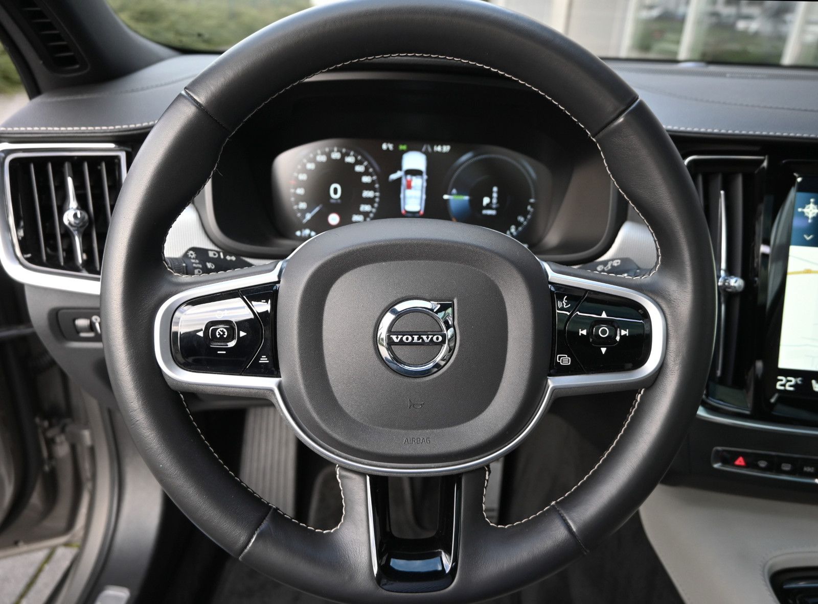 Fahrzeugabbildung Volvo V90 T8 AWD Rech R-DESIGN °ACC°AHK°FOUR-C°360°HUD