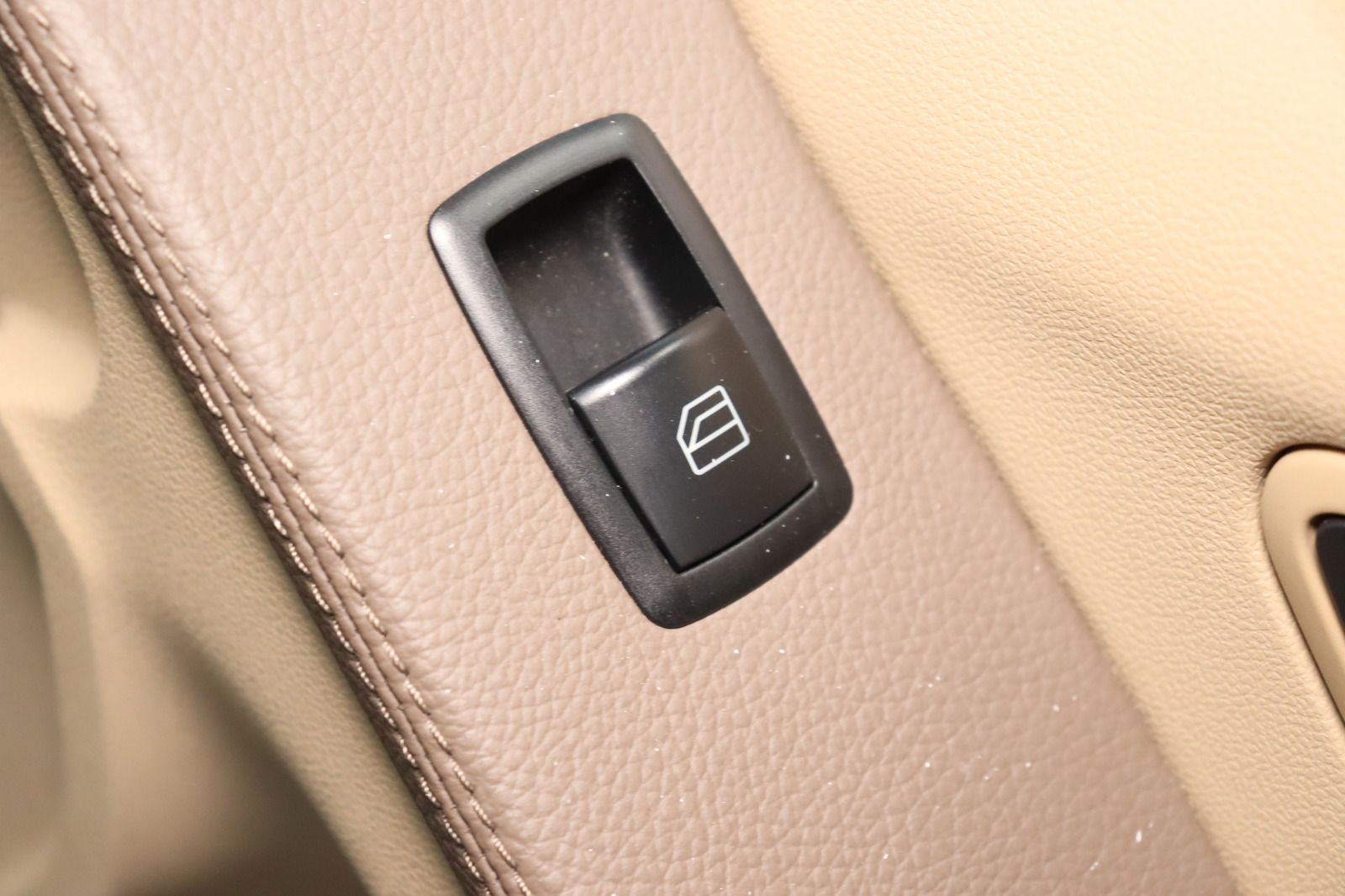 Fahrzeugabbildung Mercedes-Benz R 350 CDI 4MATIC lang * DIS * Pano * 7-Sitze