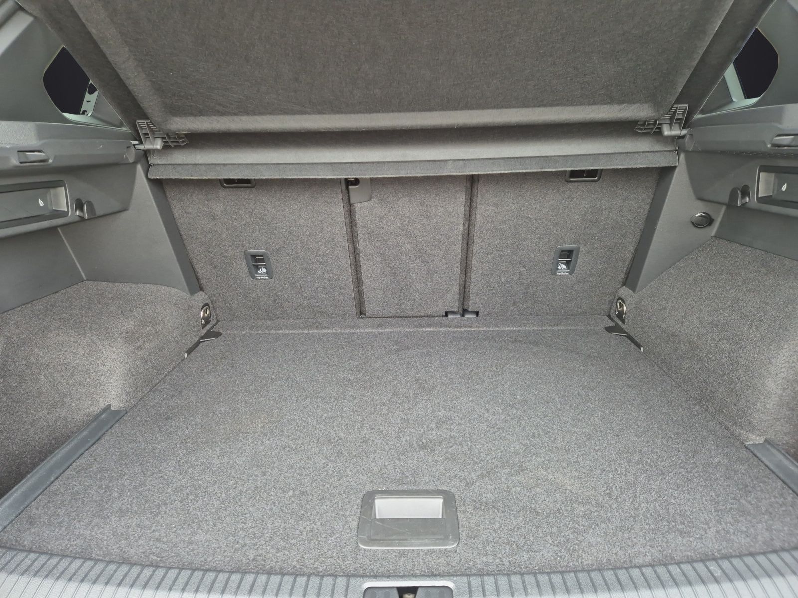 Fahrzeugabbildung Volkswagen Tiguan TDI R-Line DSG 4M Matrix STHZ AHK ACC Nav