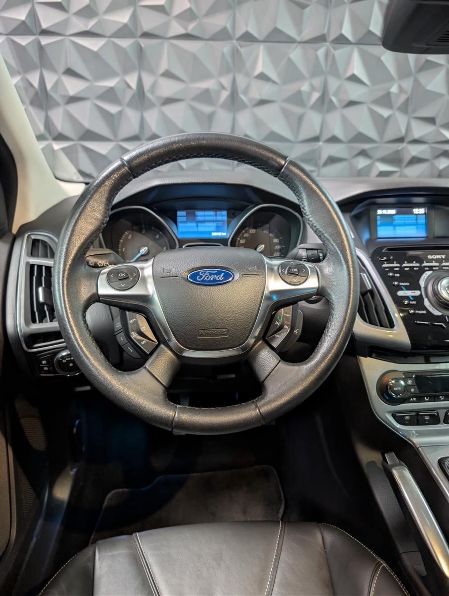 Ford Focus 2012 — photo 10