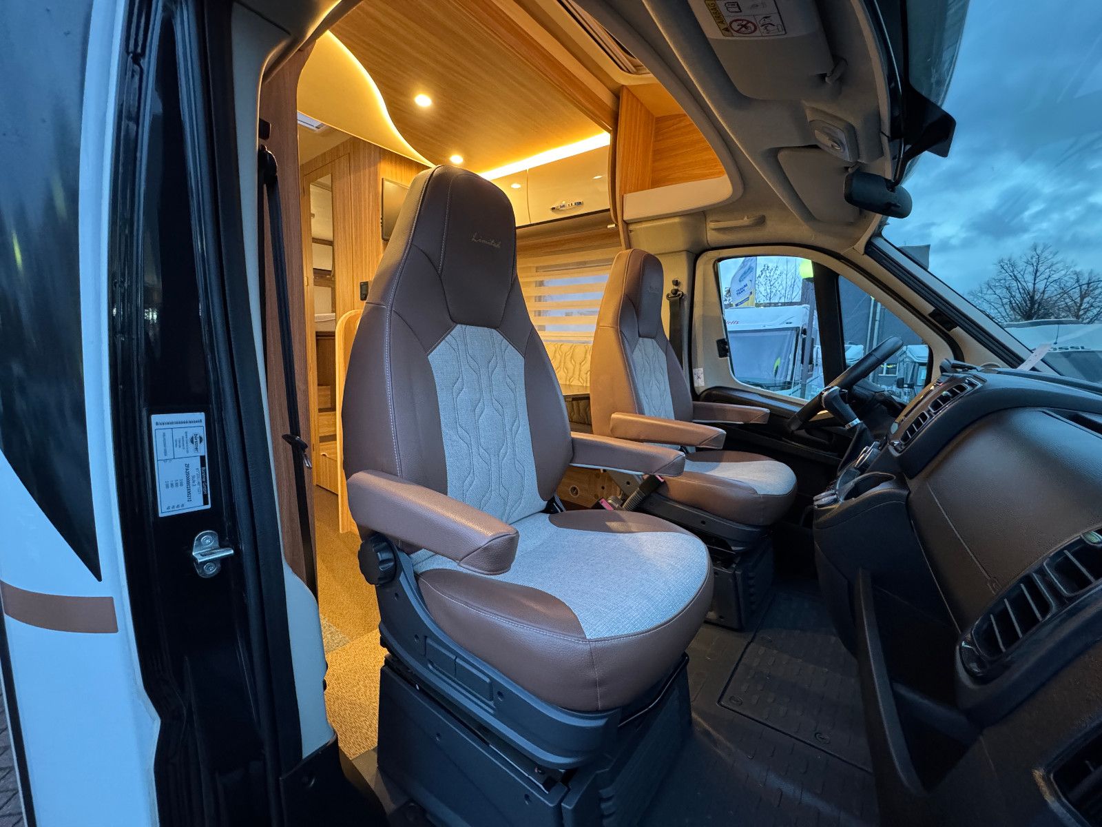 Fahrzeugabbildung Bürstner LIMITED T 690 G FIAT 9G-AUTOMATK HUBBETT SAT TV