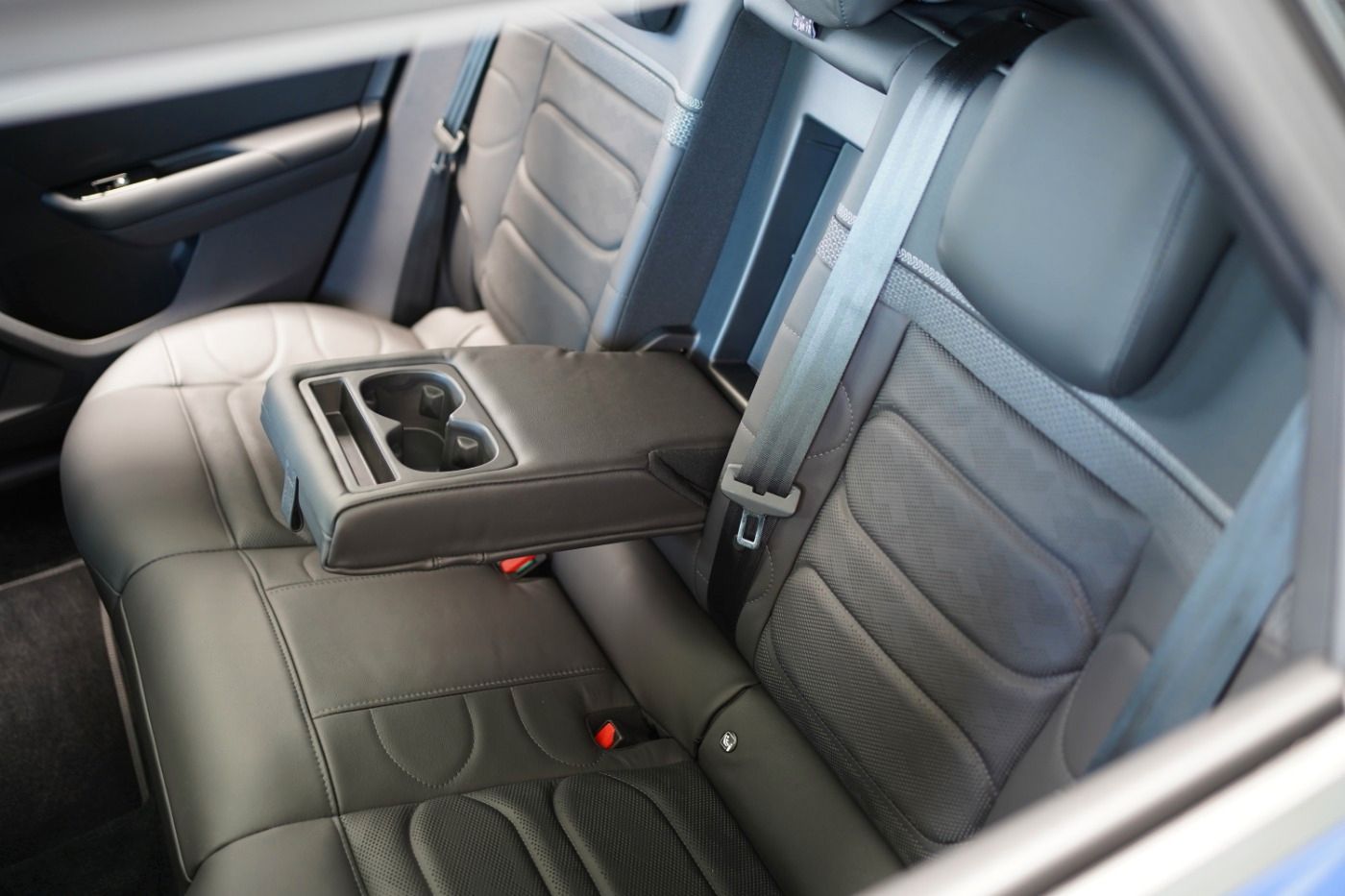 Fahrzeugabbildung Citroën C5 X PureTech 180 EAT8 Shine Pack Automatik Navi