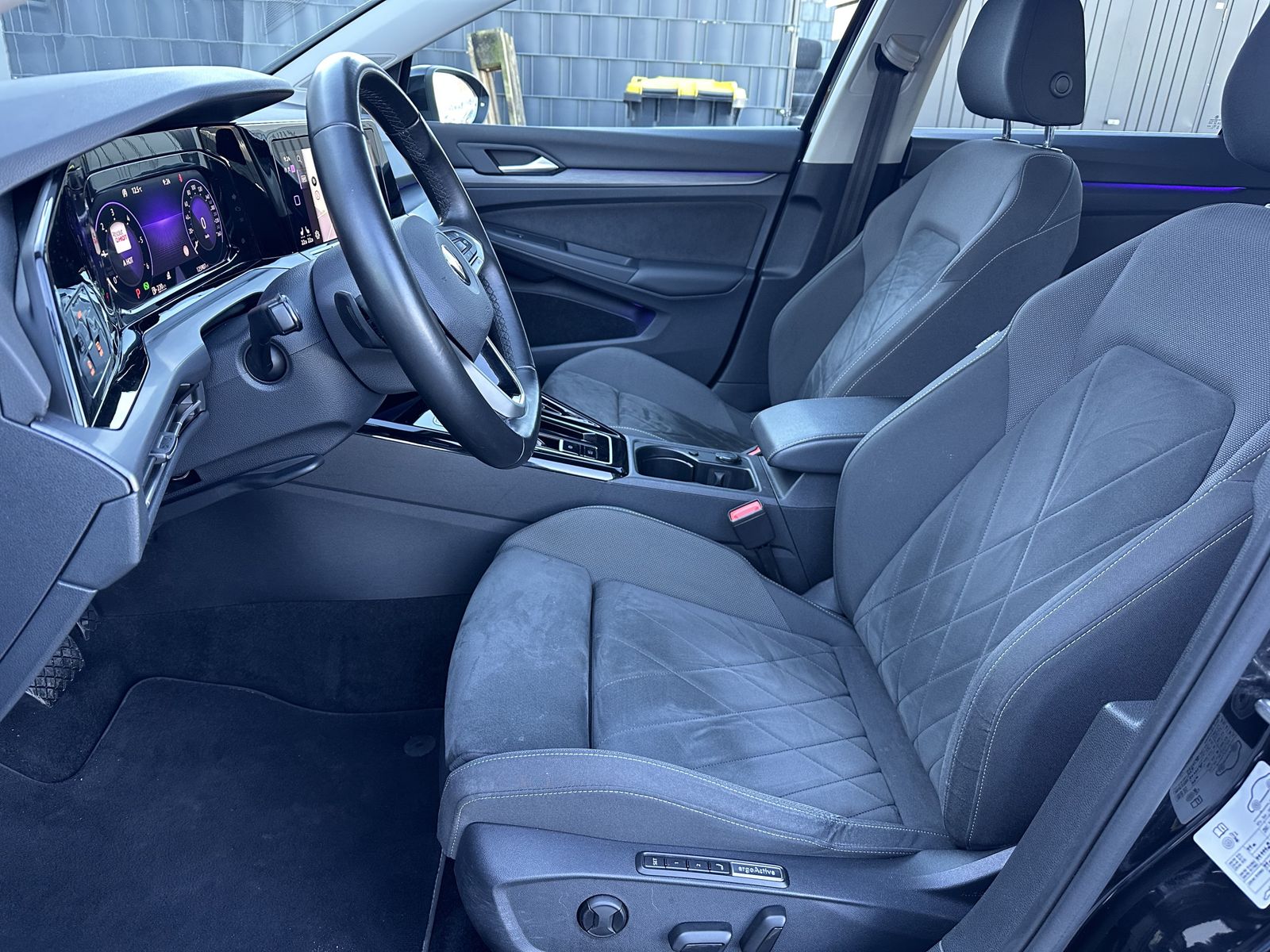 Fahrzeugabbildung Volkswagen Golf Variant 2.0 TDI DSG Style NAV+LED+AHK+KAM