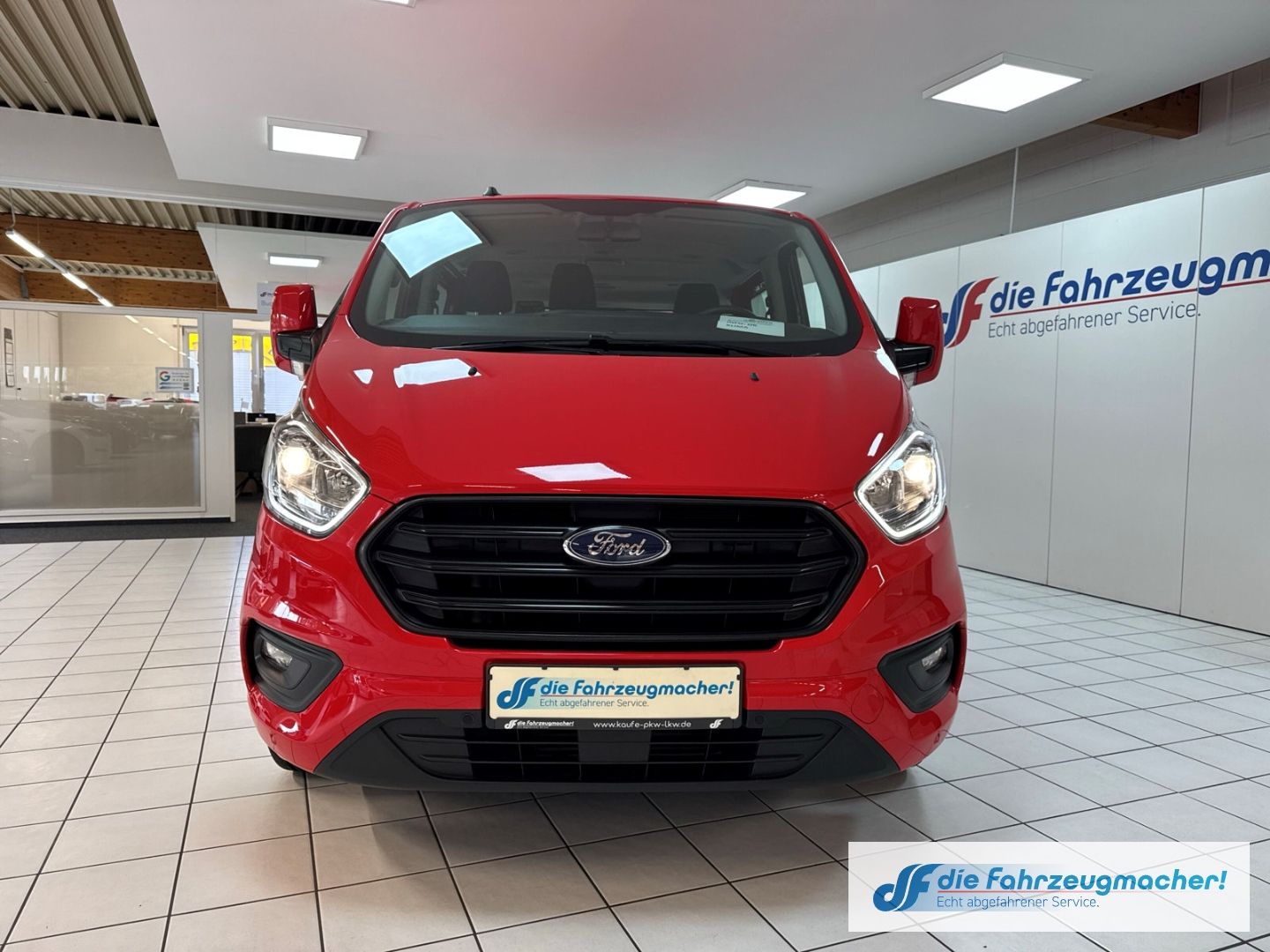 Fahrzeugabbildung Ford Transit Custom Tourneo 320 L1 Trend 2.0 TDCi Dyn