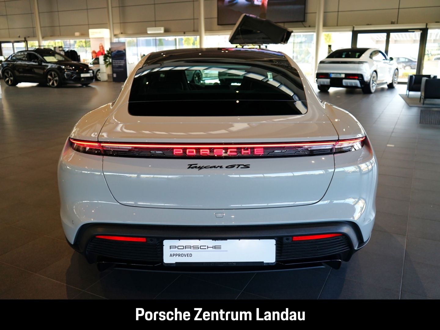 Porsche Taycan GTS Clubleder Active Ride InnoDrive Head- imagem 3