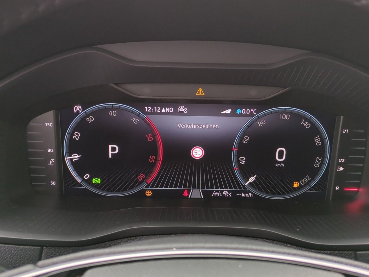 Fahrzeugabbildung SKODA Karoq 4x4 Selection TDI DSG AHK - 5 J.Garantie