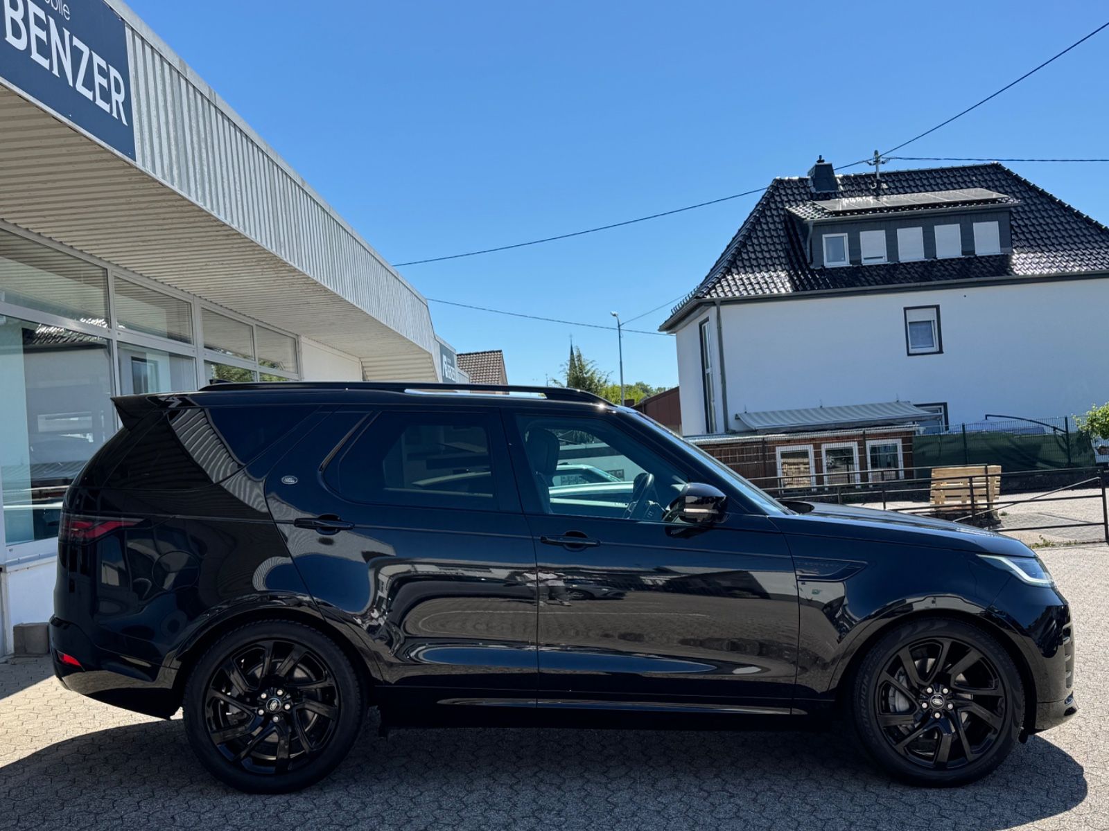 Fahrzeugabbildung Land Rover Discovery  R-Dynamic AWD/7-SITZER/360'°Cam/AHK