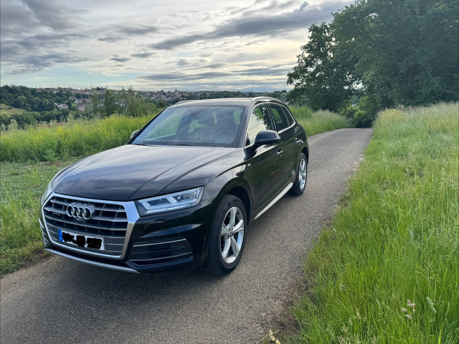 AUDI Q5 35 TDI S tronic quattro sport / AHK / HUP/ 