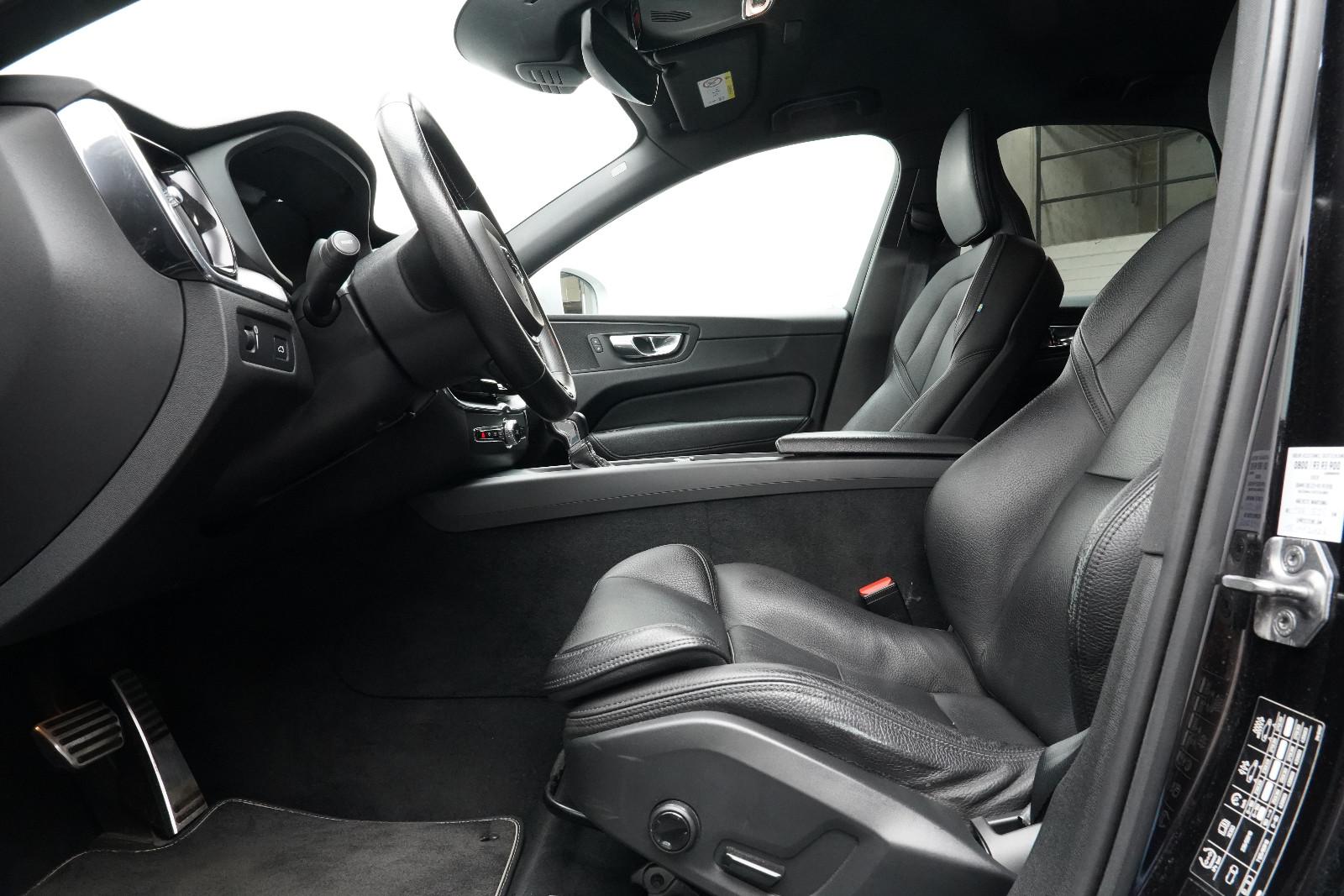 Volvo XC60 2.0 R-Design SHZ CarPlay Keyless PDC GRA