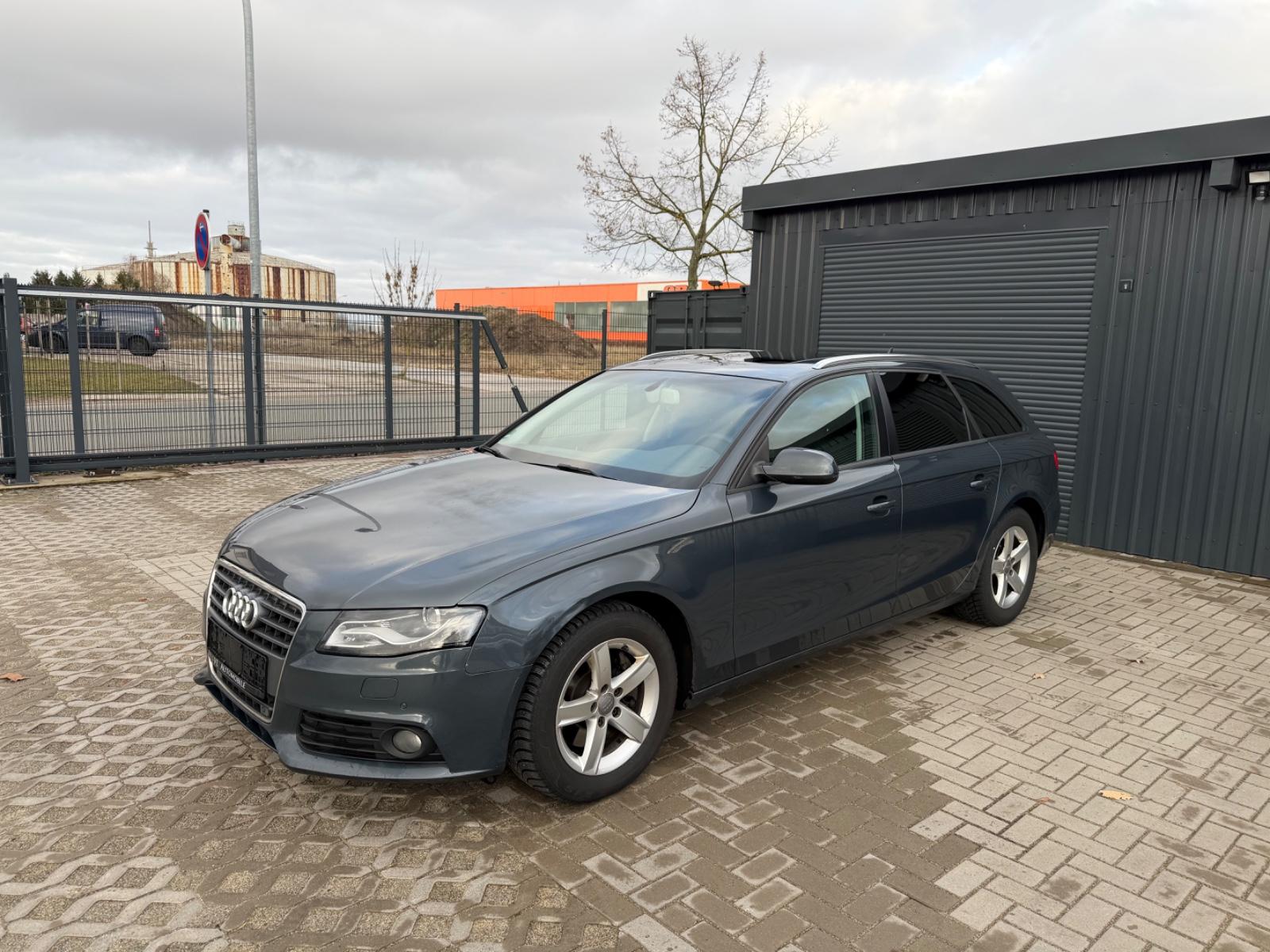 Audi A4 Avant Attraction Automatik LED Xenon Pano Nav