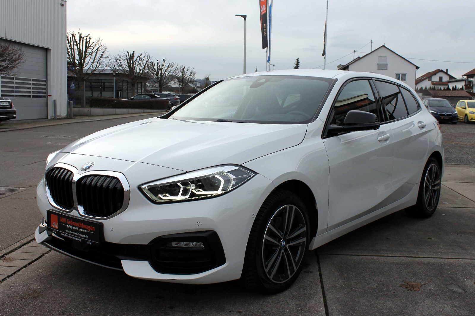 Fahrzeugabbildung BMW 118i Sport-Line Steptr. ACC HUD KAM LED SHZ NAV