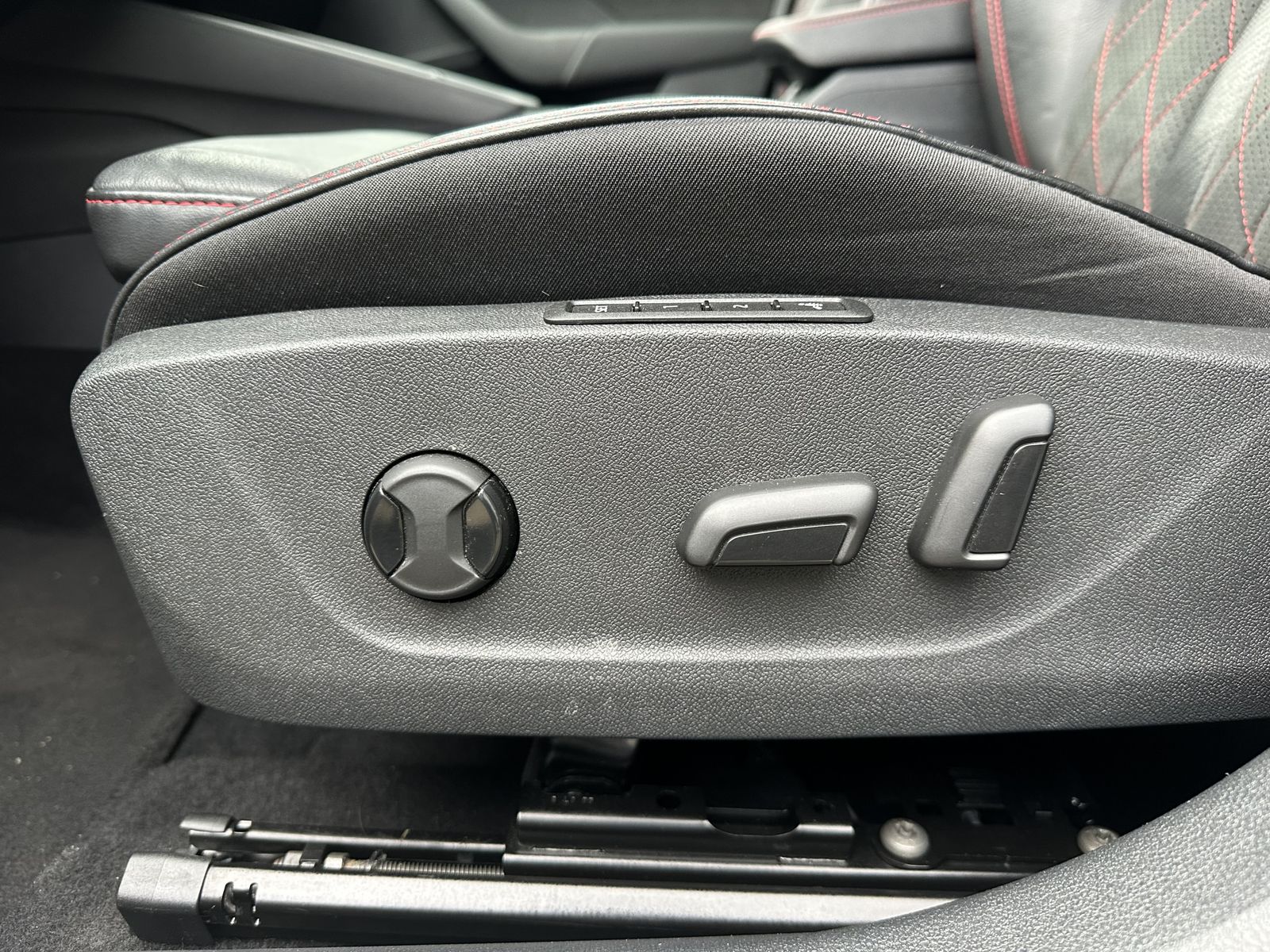 Fahrzeugabbildung SKODA Octavia Combi 2.0 TDI DSG 4x4 RS NAV+LED+ACC+AHK