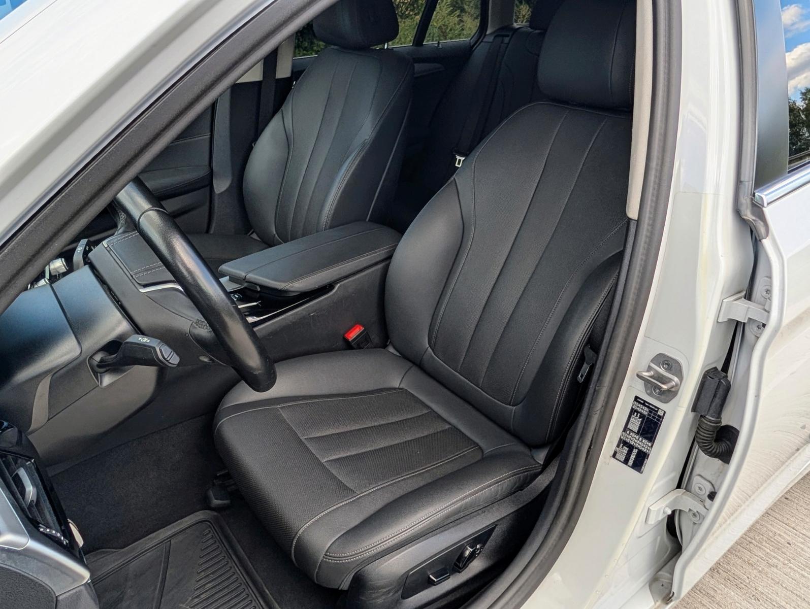 BMW 530d Touring Perlmuttweiß , Scheckheft , Navi