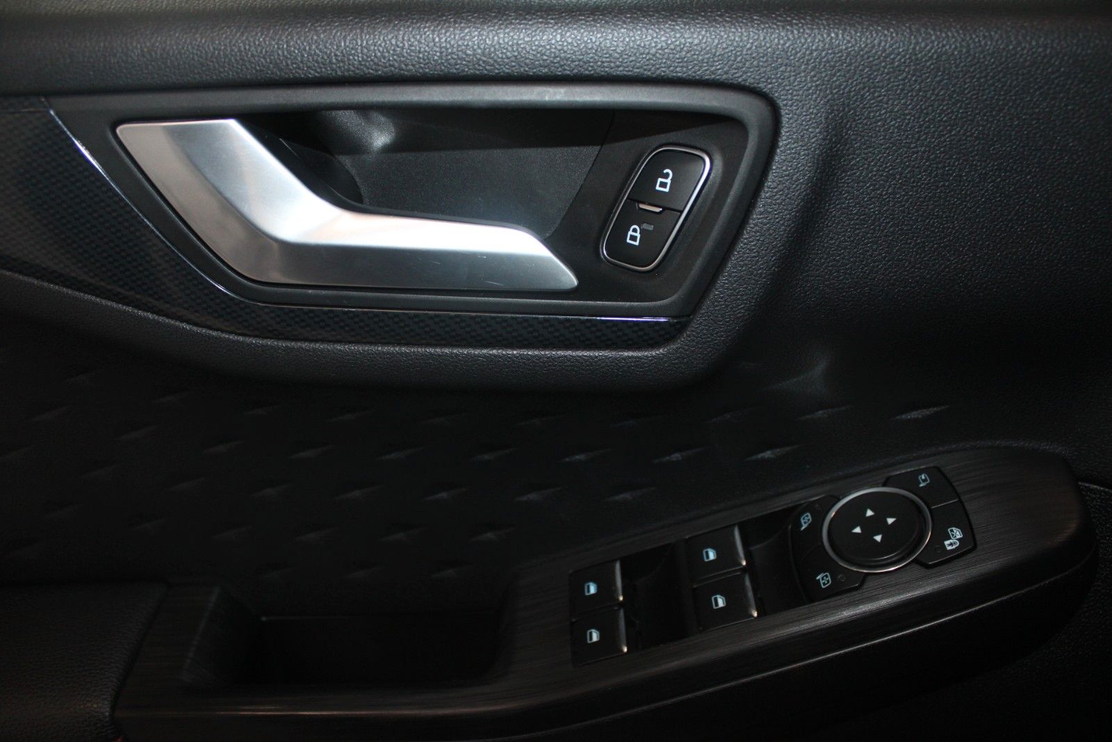 Fahrzeugabbildung Ford Kuga ST-Line X Aut. AWD LED AHK ACC HUD WinterP