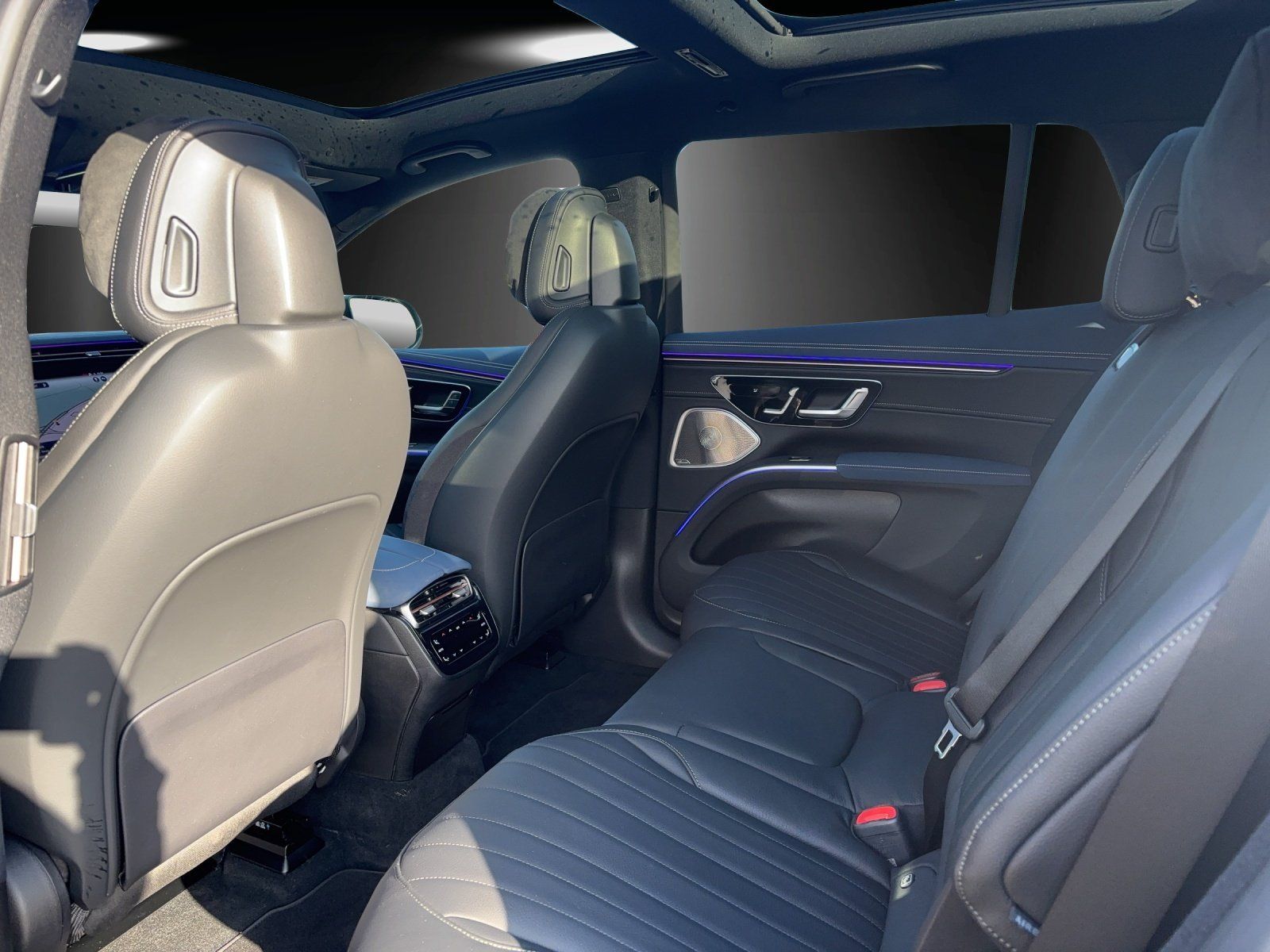 Fahrzeugabbildung Mercedes-Benz EQS 450 4M SUV AMG Prem+ AHK Massage 22kw AR-HUD