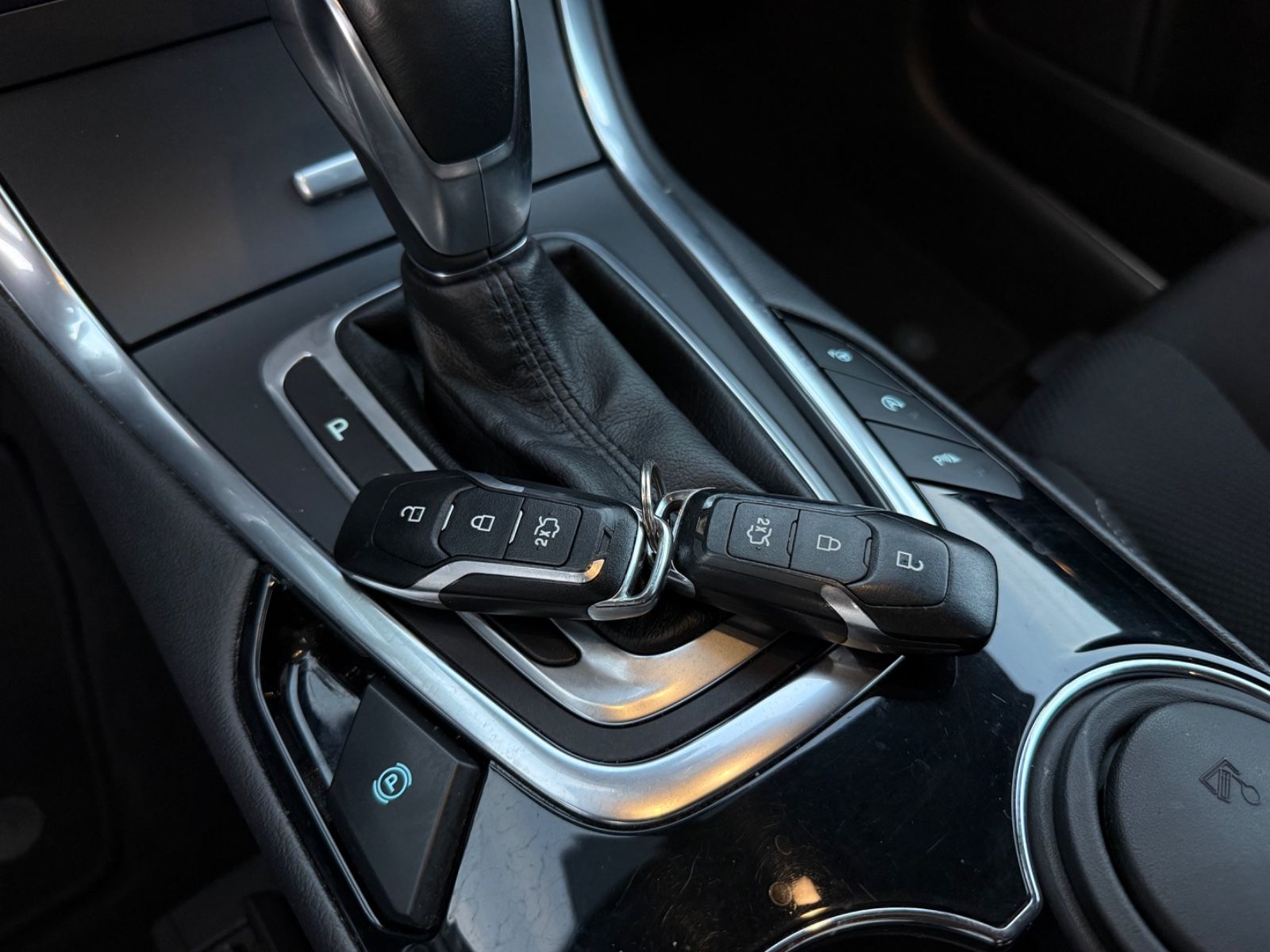 Fahrzeugabbildung Ford S-MAX Titanium/LED/AHK/7-Sitzer/8.Fach/Automatik