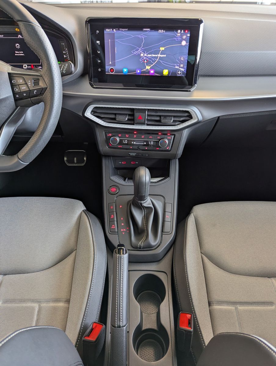 Fahrzeugabbildung SEAT Ibiza 1.5 TSI FR Black Edition Pano ACC Cam 18"