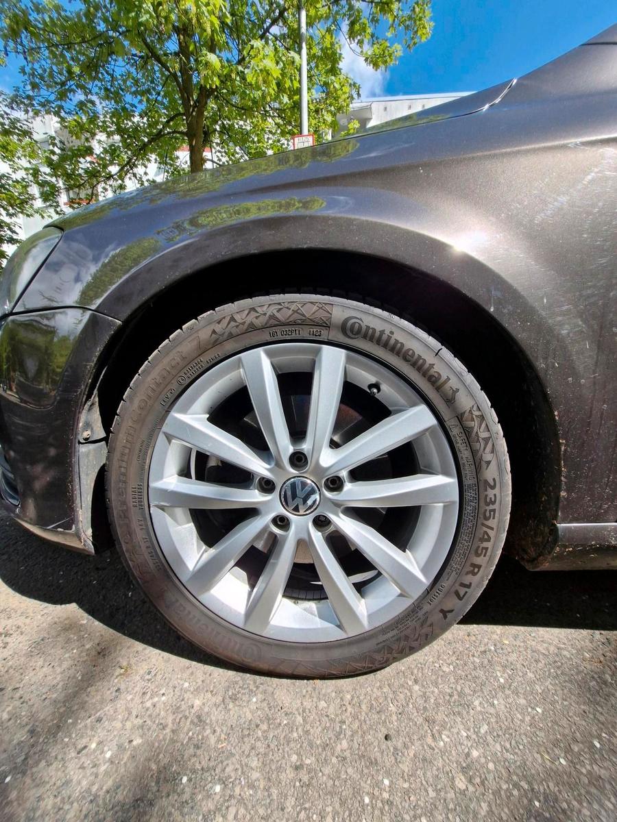 Volkswagen Passat 2013 — rear view