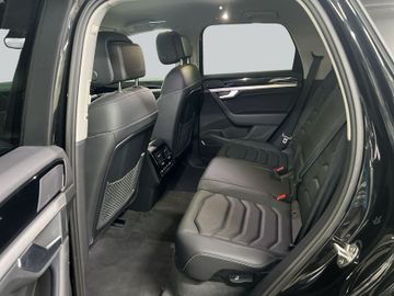 Volkswagen Touareg - 11
