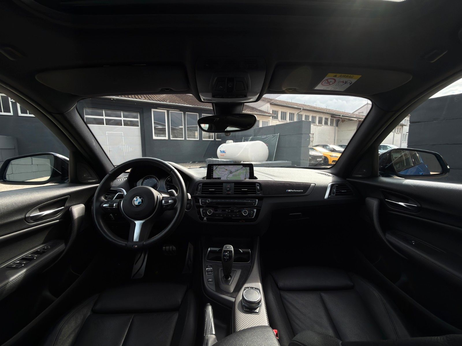 Fahrzeugabbildung BMW M140i xDr. Special Edition Schiebed. H&K LHZ CAM