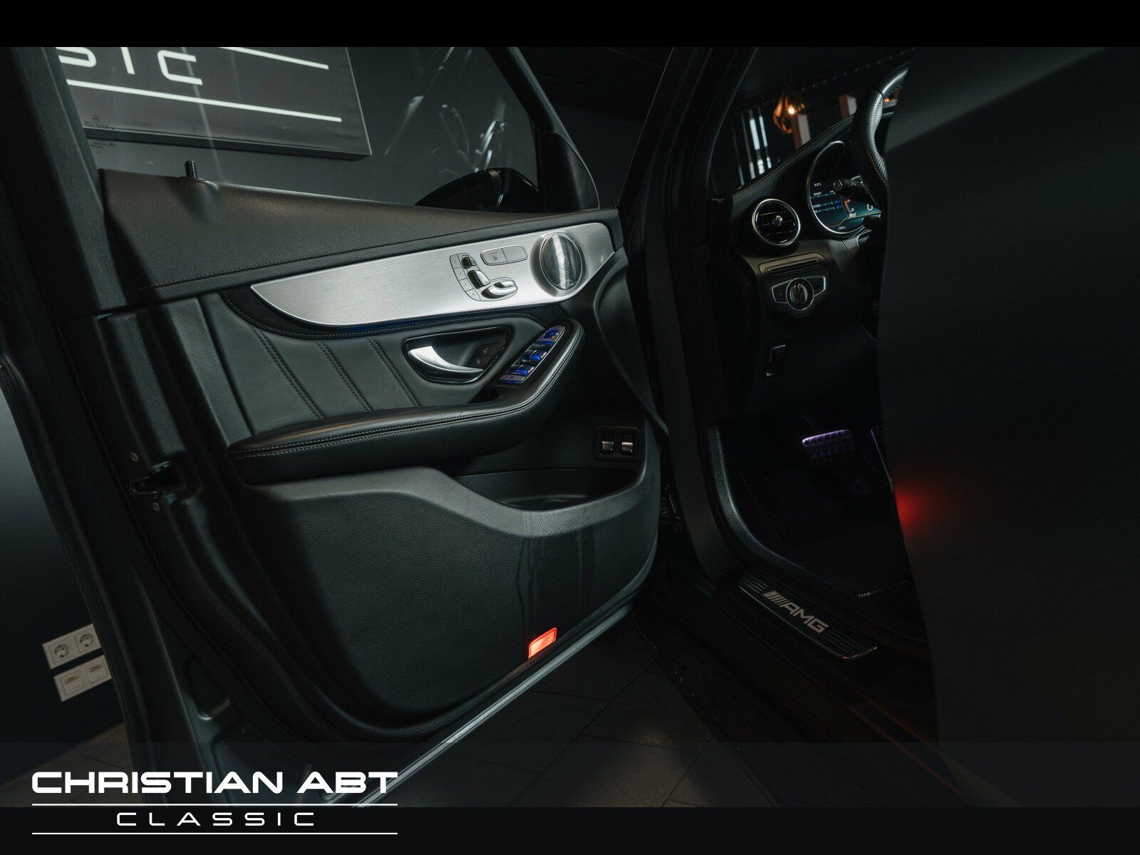 Fahrzeugabbildung Mercedes-Benz GLC 63 AMG 4Matic Burmester Pano designo