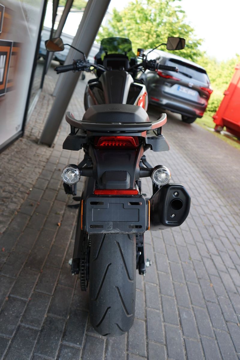 Fahrzeugabbildung Harley-Davidson Pan America 1250 ST-17 Zoll-Supermoto-Neuwertig
