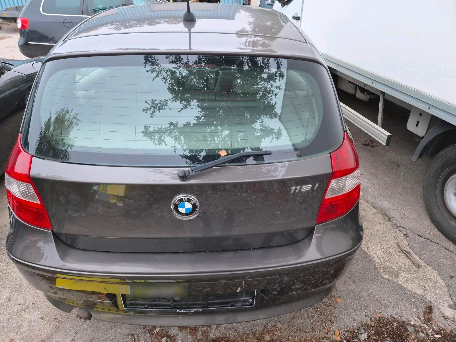 BMW 118 2005 — rear view