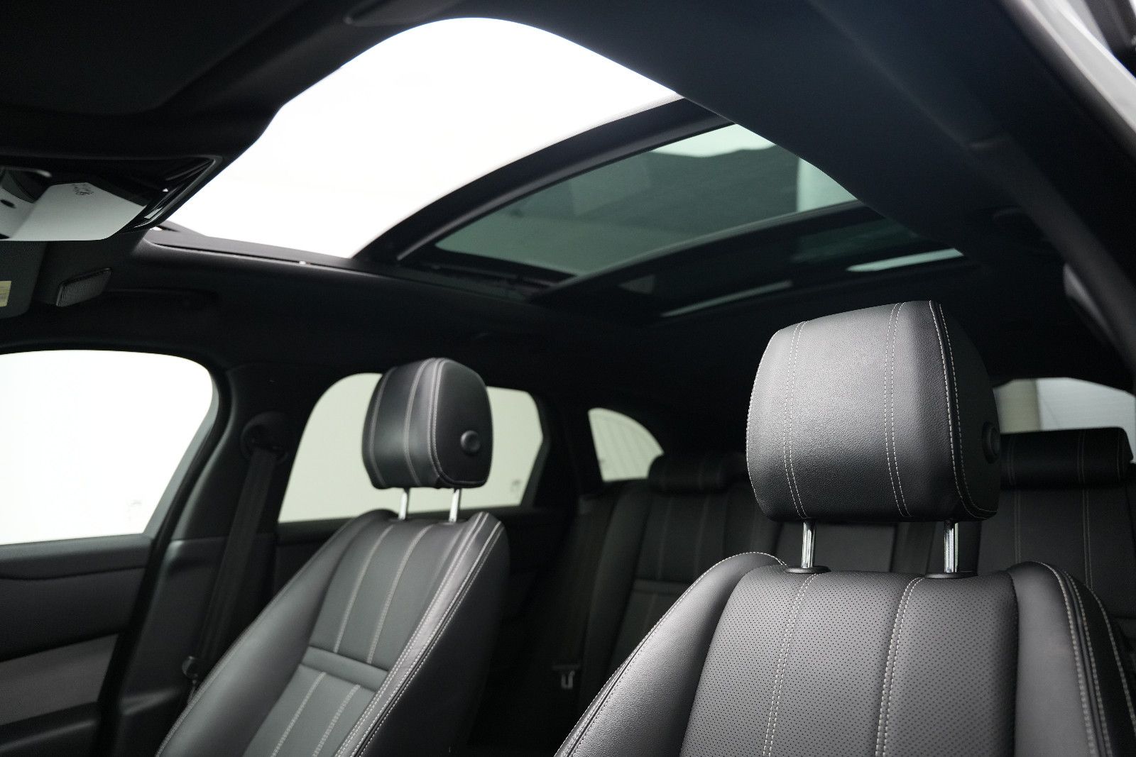 Fahrzeugabbildung Land Rover Range Rover Velar R-Dynamic SE*Pano*HUD*Meridian