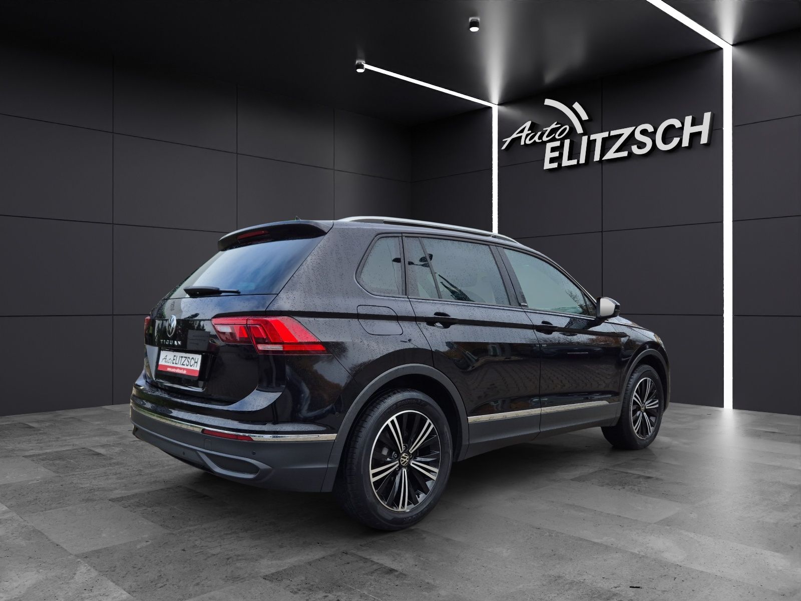 Fahrzeugabbildung Volkswagen Tiguan TSI United DSG LED Navi AID ACC Park-Assi