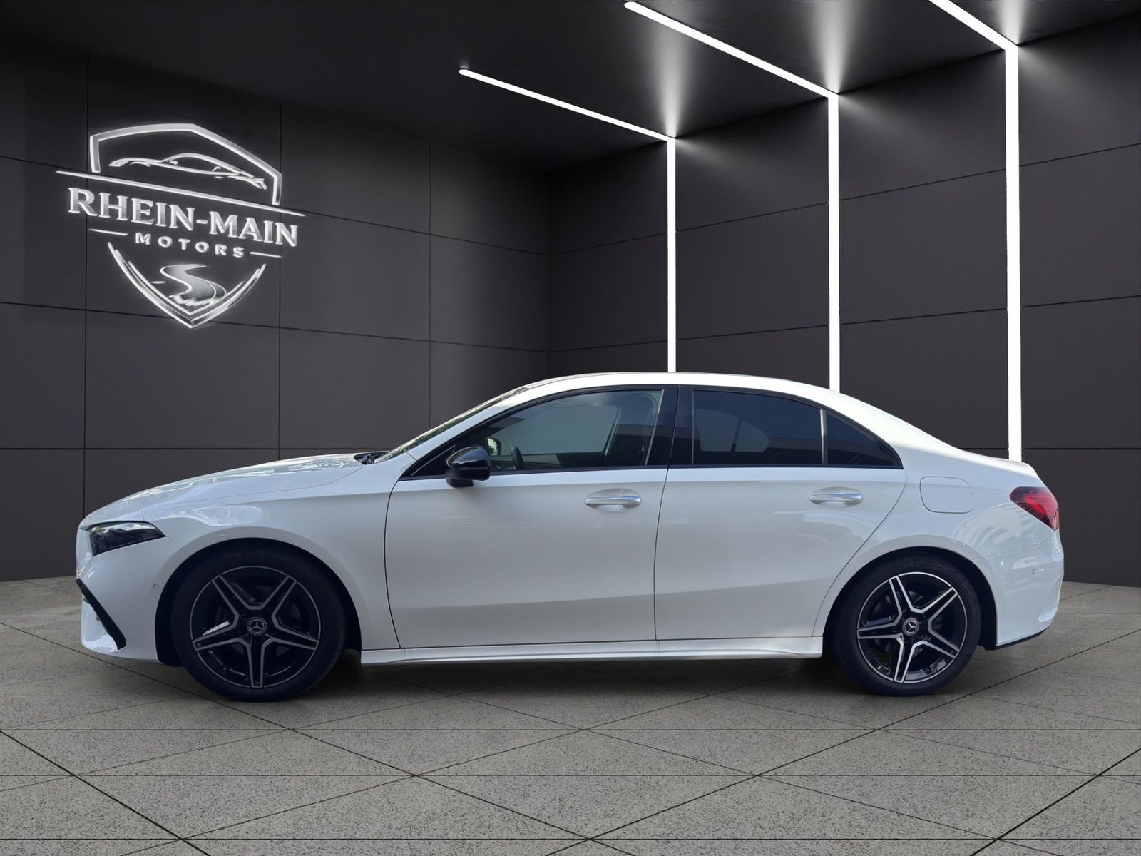 Mercedes-Benz A 200 Lim. AMG Line 12 Monate foto 3