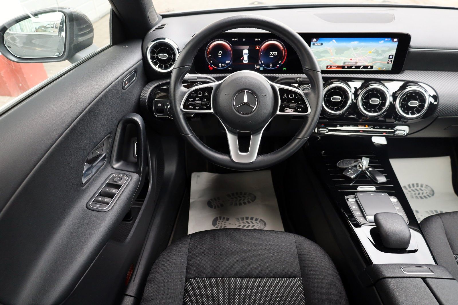 Fahrzeugabbildung Mercedes-Benz CLA 200 d, Navi, SH, Carplay, Kamera, Widescreen