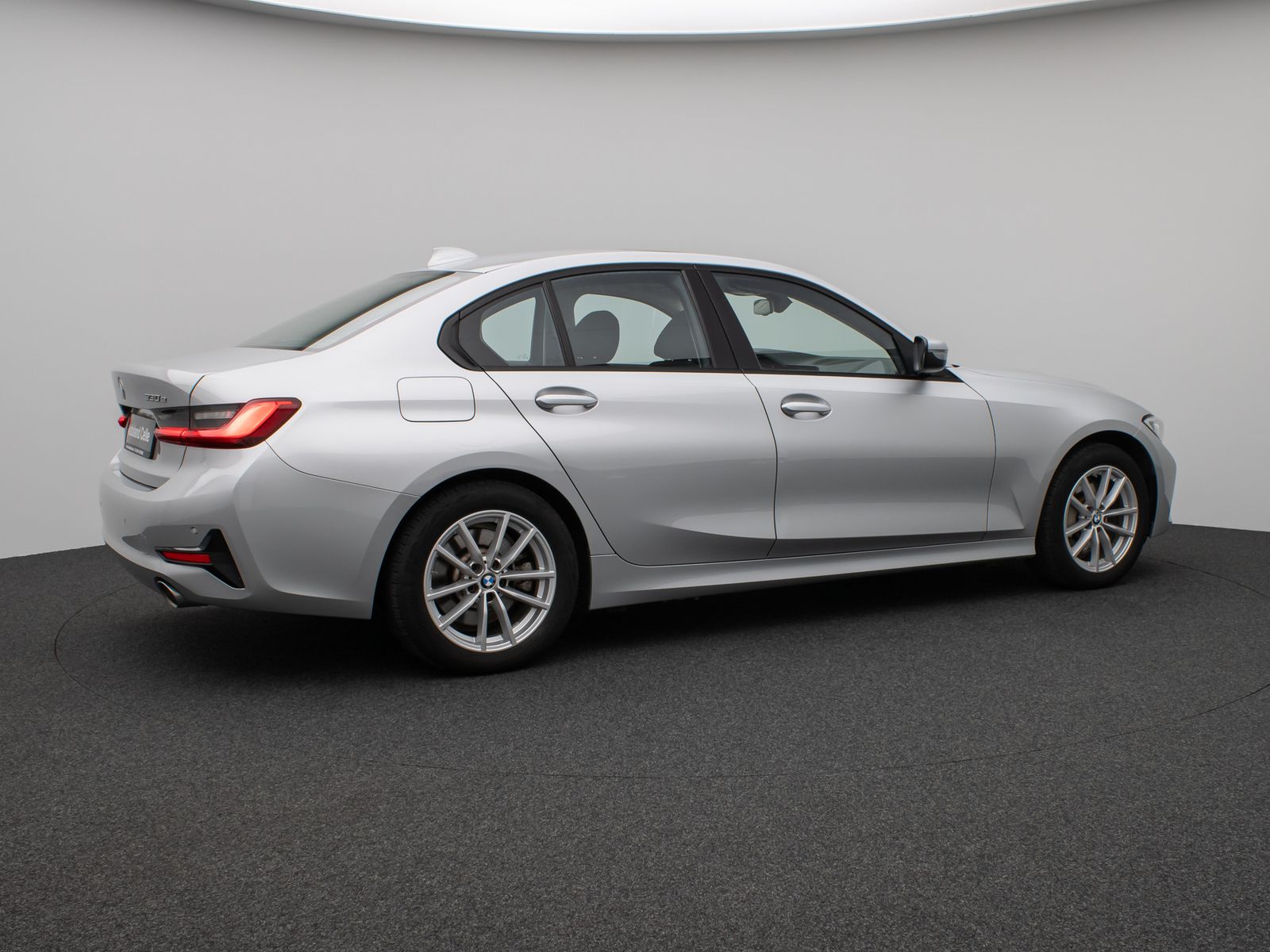 Fahrzeugabbildung BMW 330e  Laser Glasdach HUD H/K Stop&Go AHK Komfort