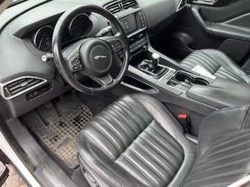 Bild 6 Jaguar F-PACE Portfolio AWD Leichter Seitenschaden
